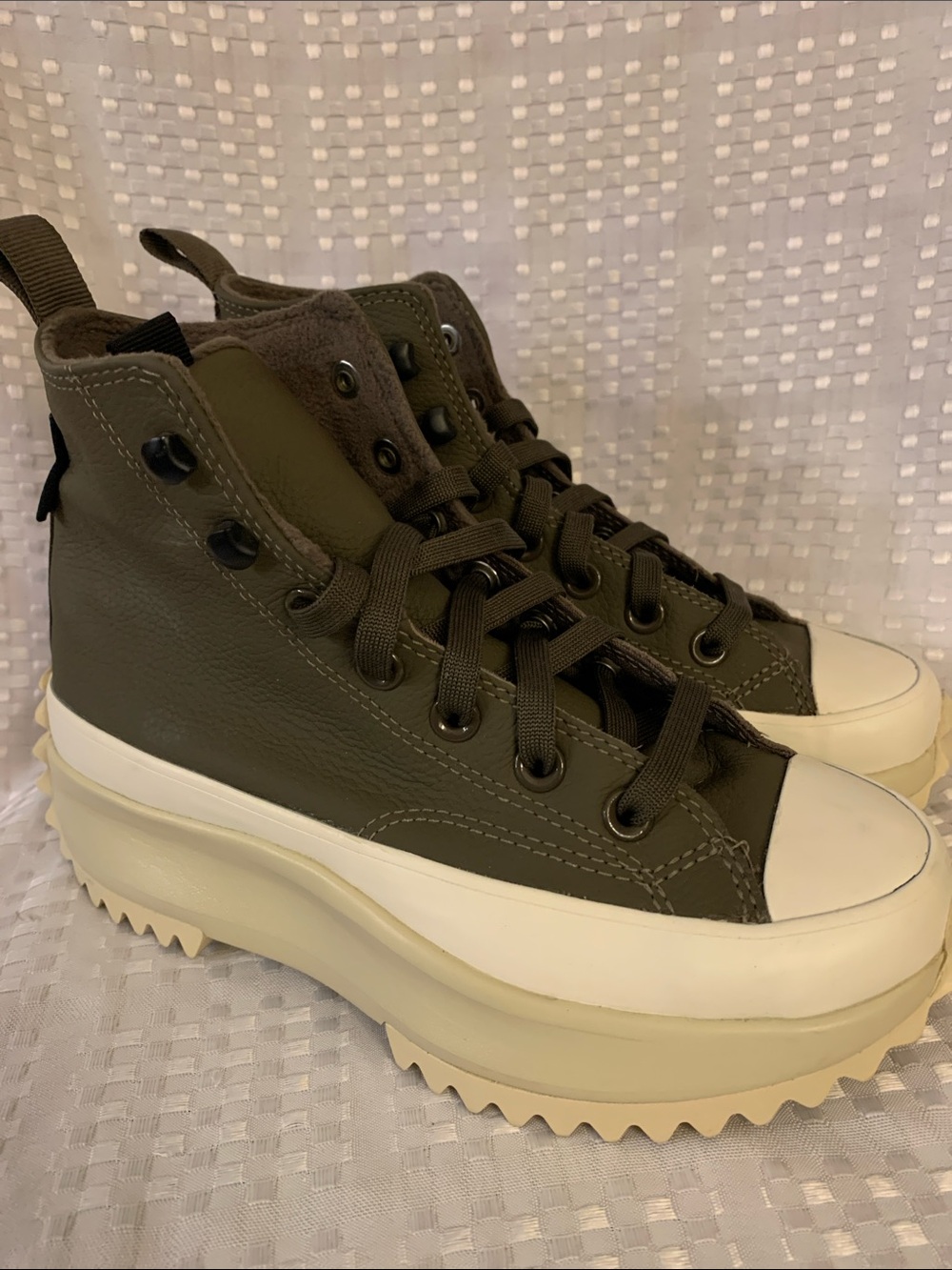 Converse Run Star Hike platform weatherized leather sneakers, Women’s size 6.